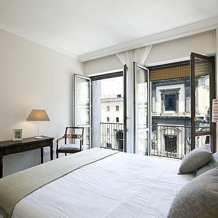 Chung cư 80 m² 3 phòng ngủ, 2 phòng tắm riêng ở Plebiscito Napoli Ngoại thất bức ảnh