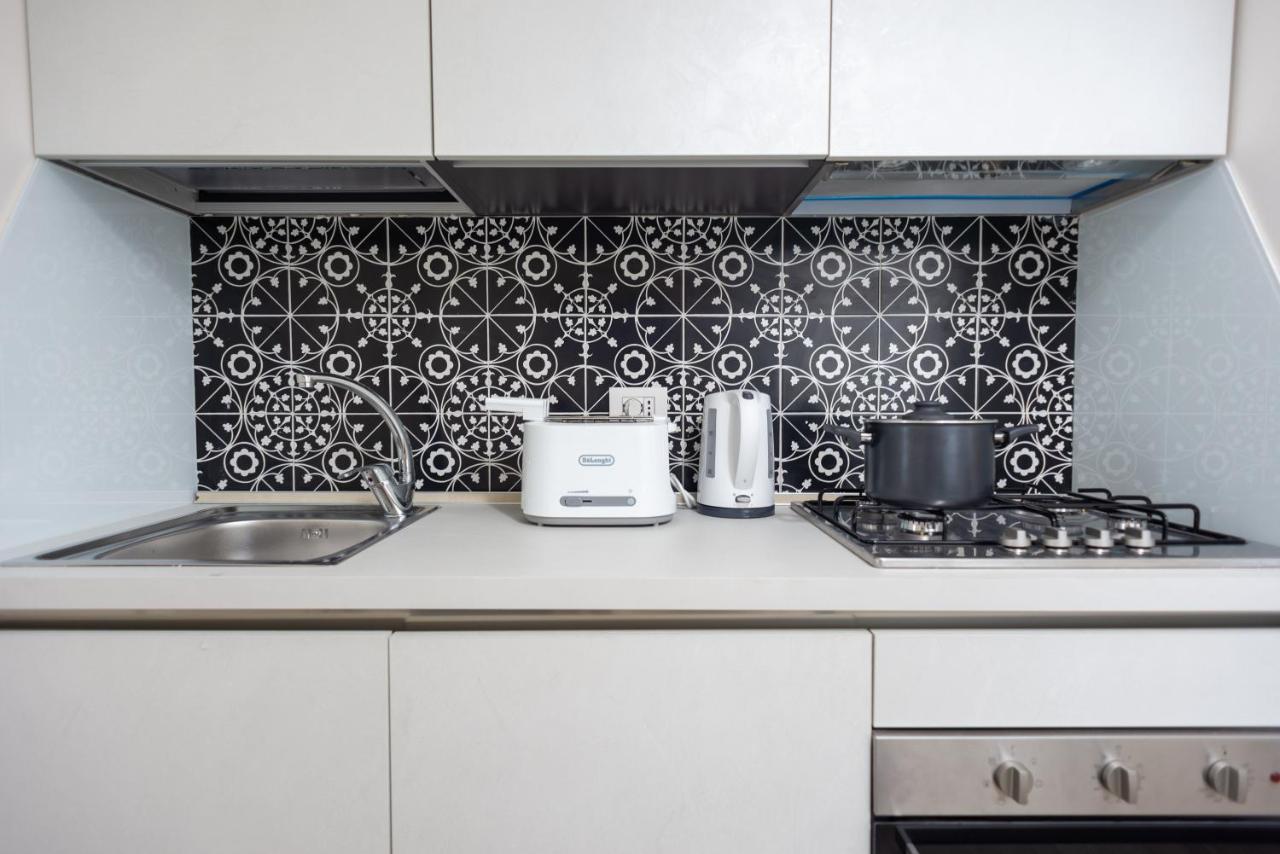 Chung cư 80 m² 3 phòng ngủ, 2 phòng tắm riêng ở Plebiscito Napoli Ngoại thất bức ảnh