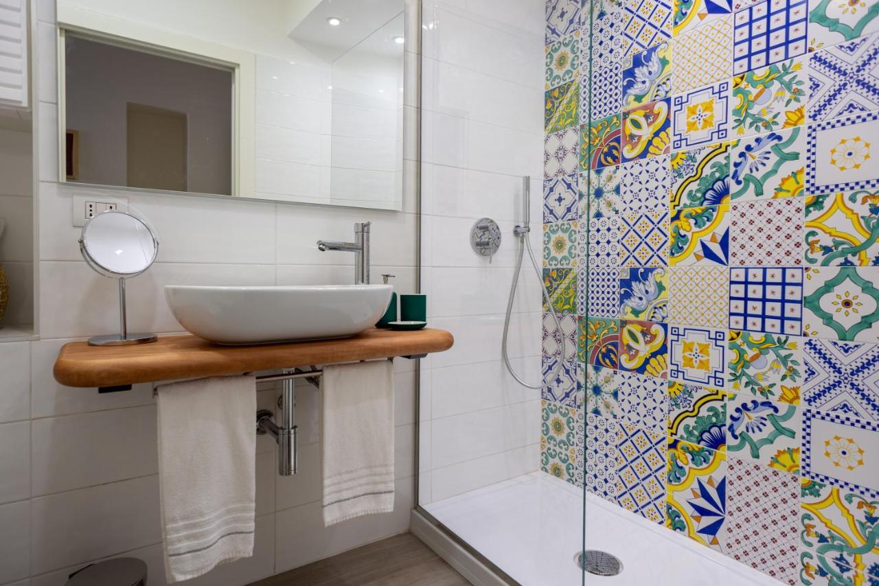 Chung cư 80 m² 3 phòng ngủ, 2 phòng tắm riêng ở Plebiscito Napoli Ngoại thất bức ảnh