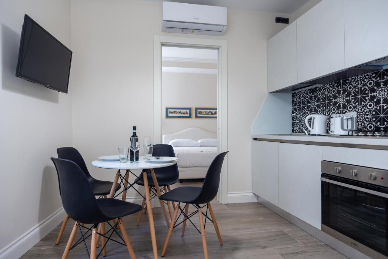 Chung cư 80 m² 3 phòng ngủ, 2 phòng tắm riêng ở Plebiscito Napoli Ngoại thất bức ảnh