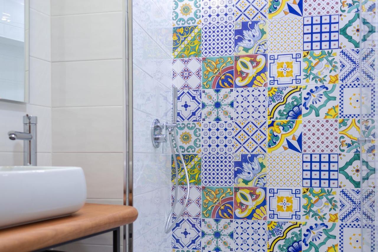 Chung cư 80 m² 3 phòng ngủ, 2 phòng tắm riêng ở Plebiscito Napoli Ngoại thất bức ảnh