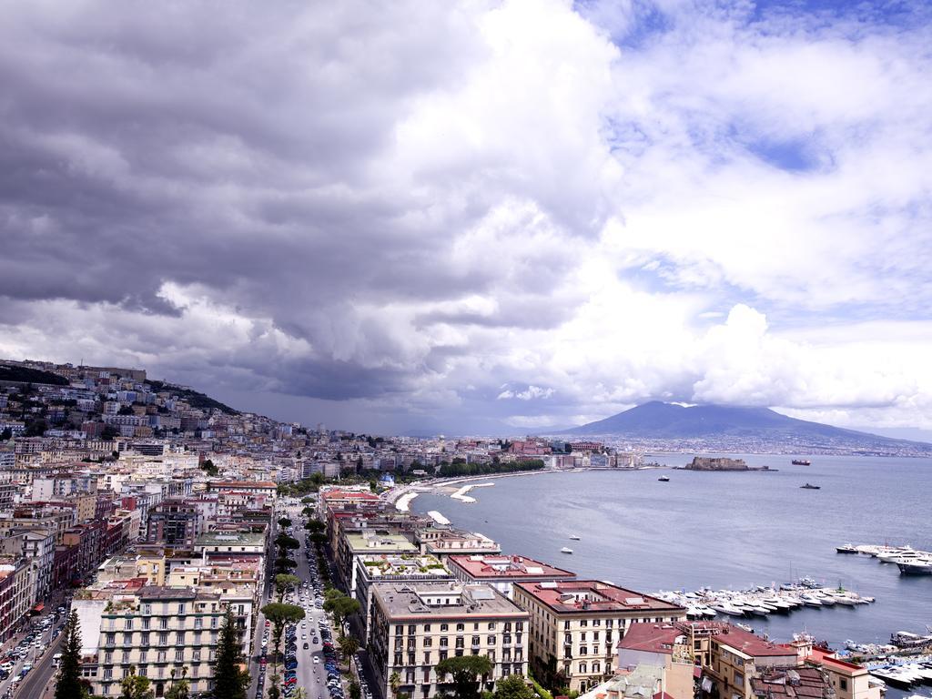 Chung cư 80 m² 3 phòng ngủ, 2 phòng tắm riêng ở Plebiscito Napoli Ngoại thất bức ảnh