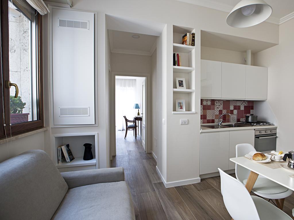 Chung cư 80 m² 3 phòng ngủ, 2 phòng tắm riêng ở Plebiscito Napoli Ngoại thất bức ảnh