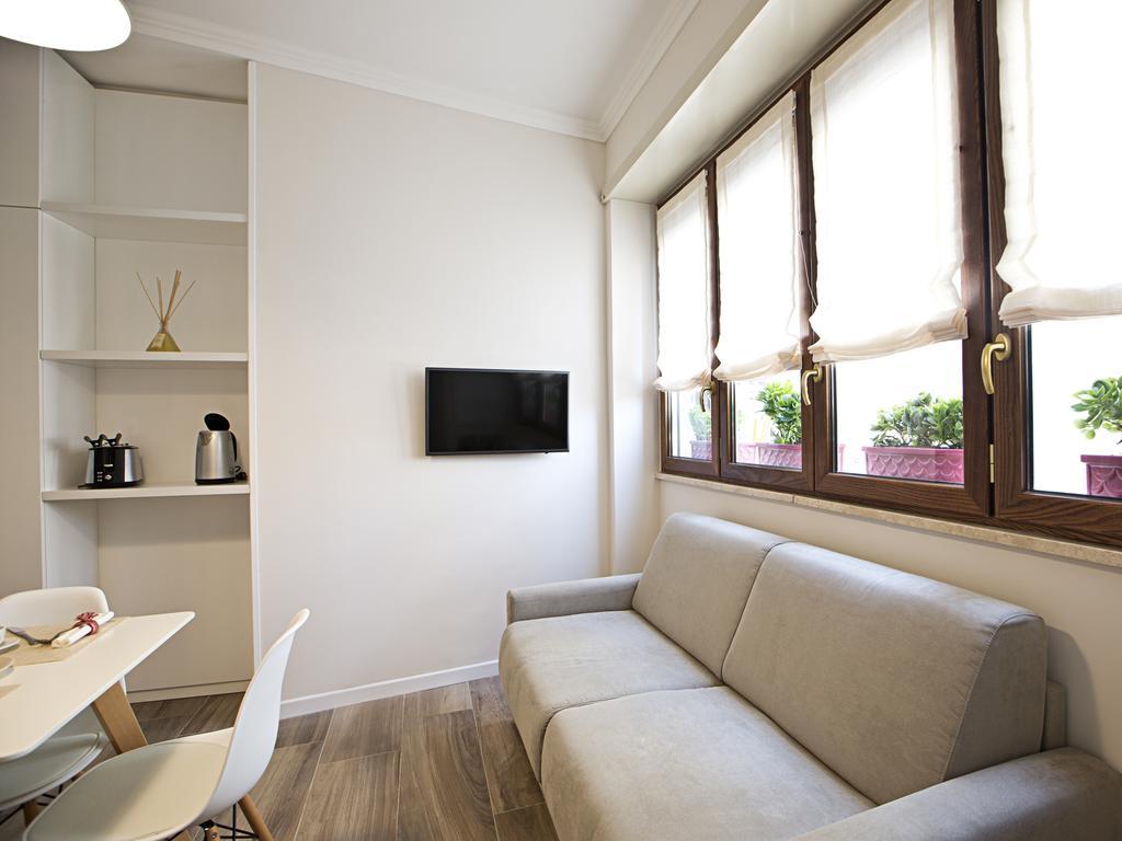 Chung cư 80 m² 3 phòng ngủ, 2 phòng tắm riêng ở Plebiscito Napoli Ngoại thất bức ảnh
