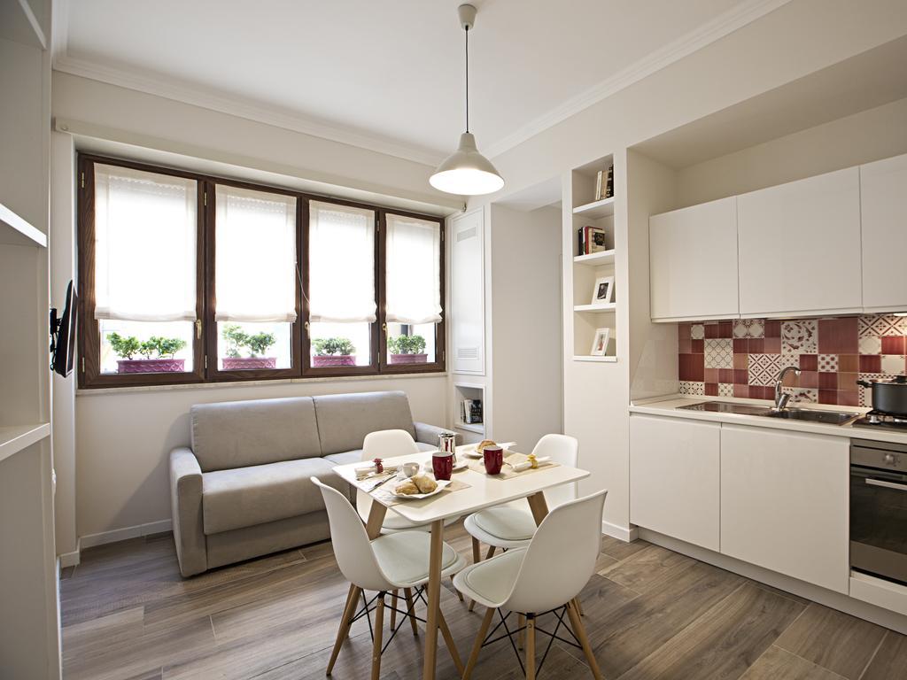 Chung cư 80 m² 3 phòng ngủ, 2 phòng tắm riêng ở Plebiscito Napoli Ngoại thất bức ảnh