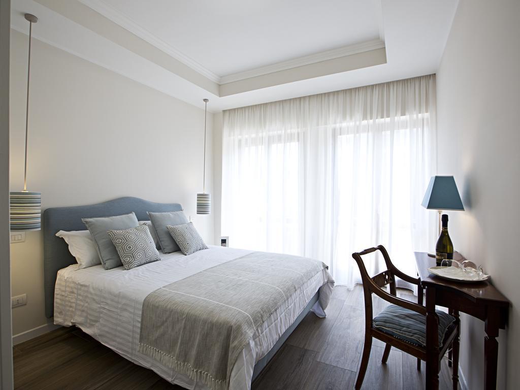 Chung cư 80 m² 3 phòng ngủ, 2 phòng tắm riêng ở Plebiscito Napoli Ngoại thất bức ảnh