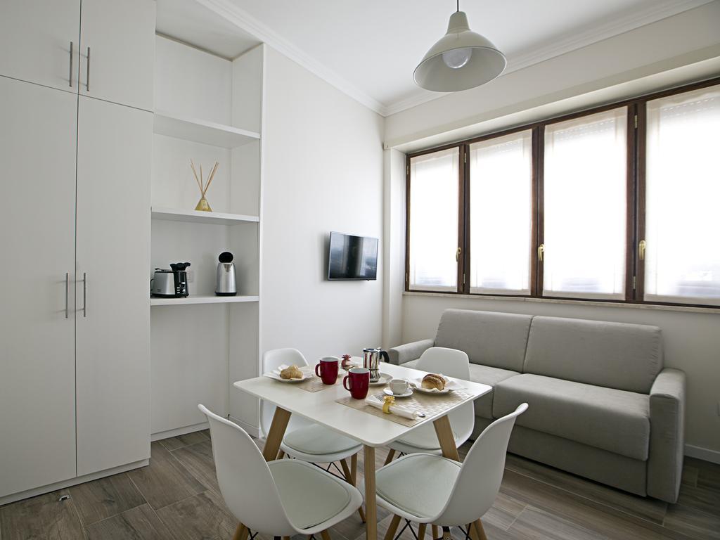 Chung cư 80 m² 3 phòng ngủ, 2 phòng tắm riêng ở Plebiscito Napoli Ngoại thất bức ảnh