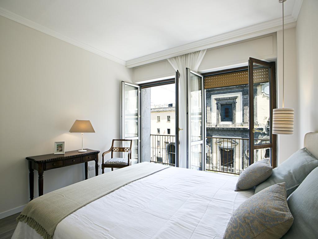 Chung cư 80 m² 3 phòng ngủ, 2 phòng tắm riêng ở Plebiscito Napoli Ngoại thất bức ảnh