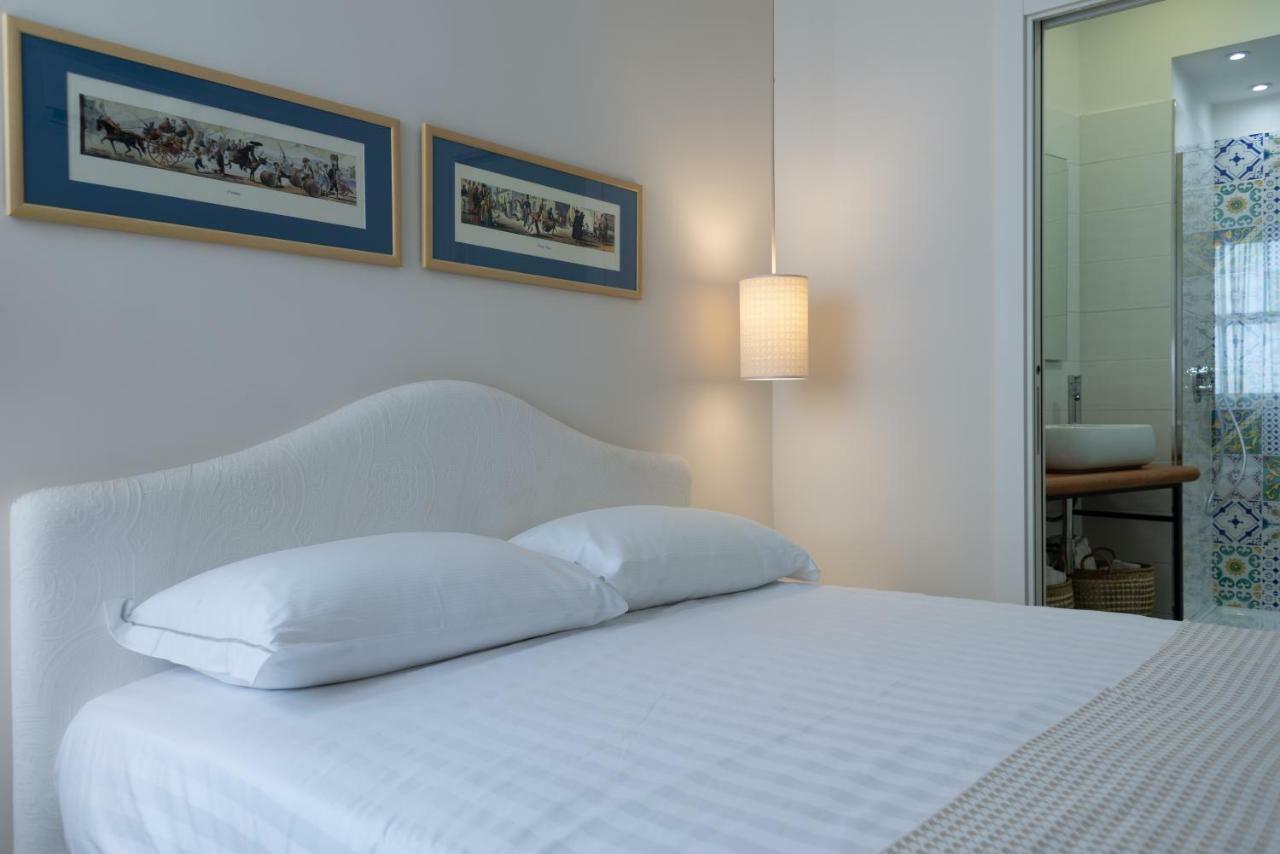Chung cư 80 m² 3 phòng ngủ, 2 phòng tắm riêng ở Plebiscito Napoli Ngoại thất bức ảnh