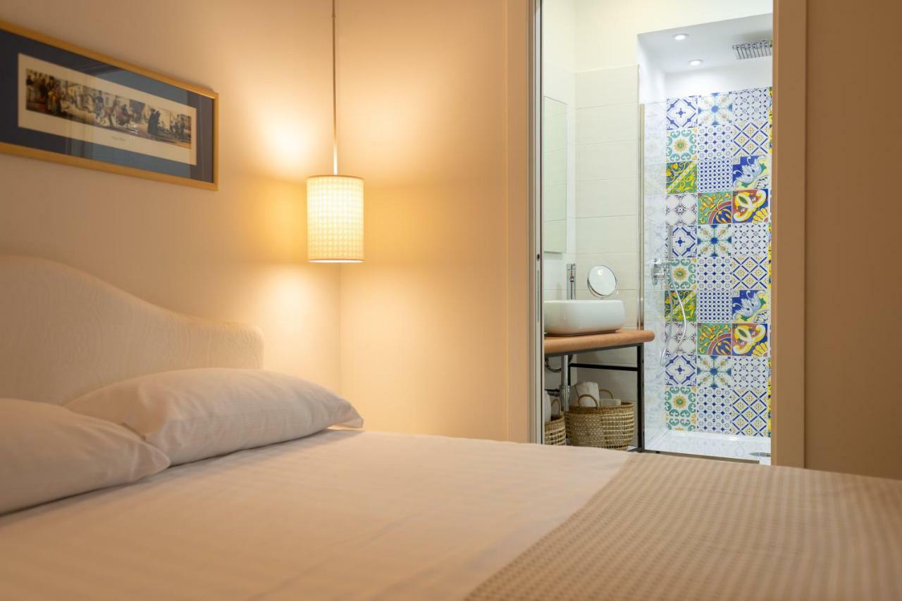 Chung cư 80 m² 3 phòng ngủ, 2 phòng tắm riêng ở Plebiscito Napoli Ngoại thất bức ảnh