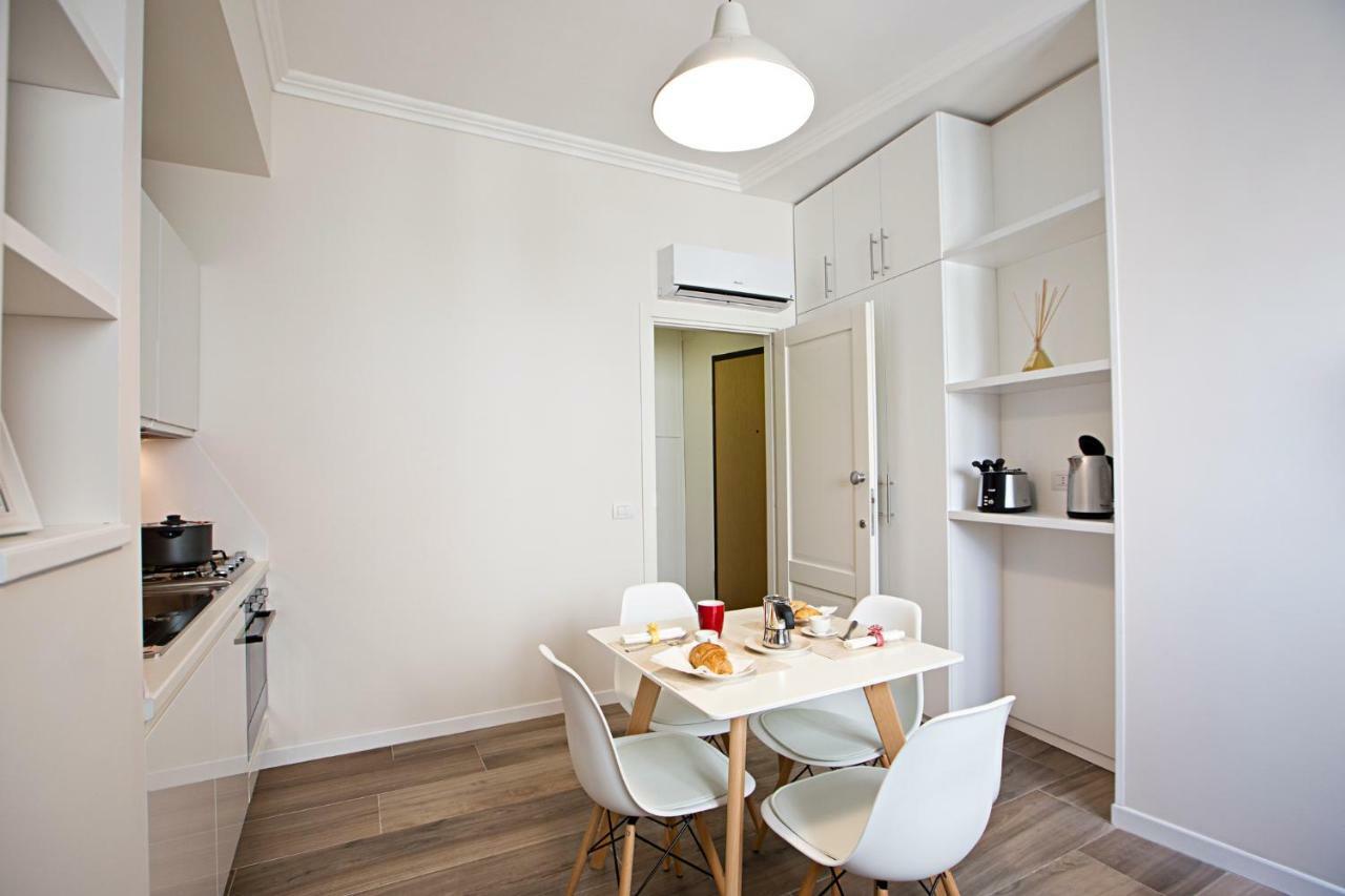 Chung cư 80 m² 3 phòng ngủ, 2 phòng tắm riêng ở Plebiscito Napoli Ngoại thất bức ảnh